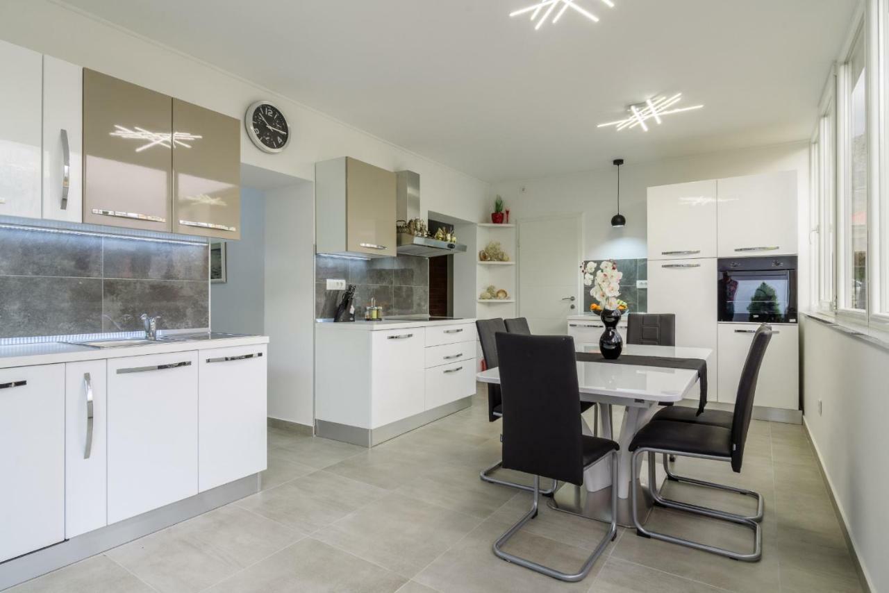 House Niko Apartment คาชเตลา ภายนอก รูปภาพ